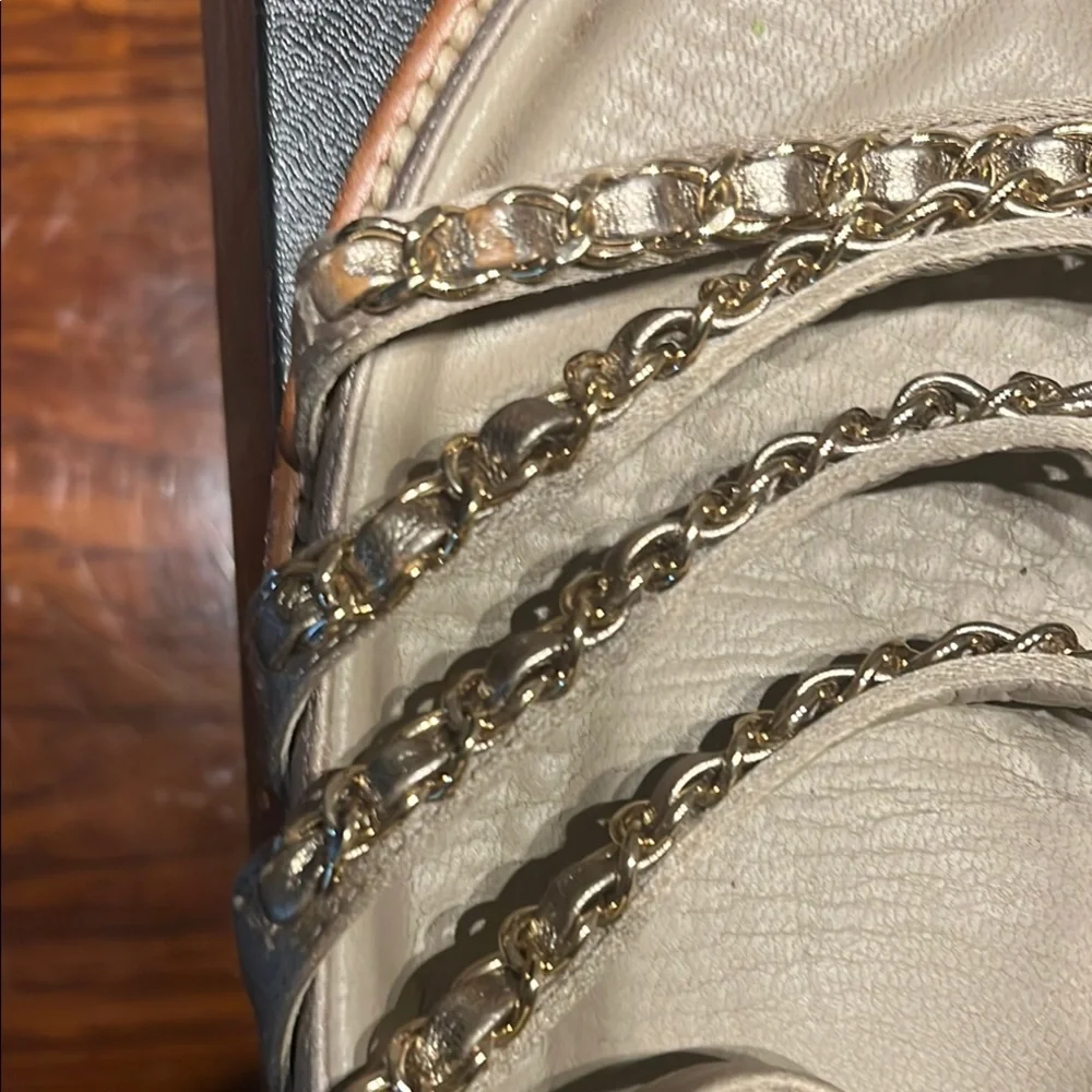 Chanel Women's Cream Sandals - Picture 4 of 8